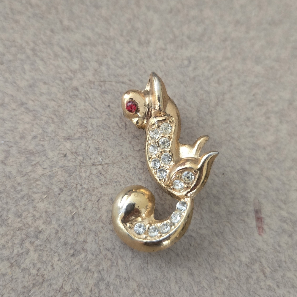 Elegant Gold and Red Crystal Brooch